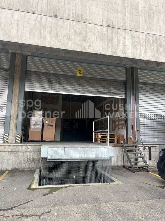 Jeunes 23 - Dépôt logistique au rez-de-chaussée de 2?500 m², La Praille 9