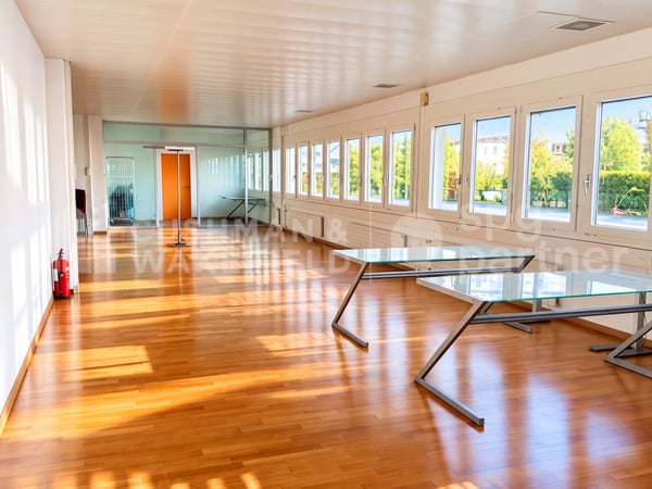 312 m² en rez-de-chaussée | Atelier / showroom / activité B2B 11
