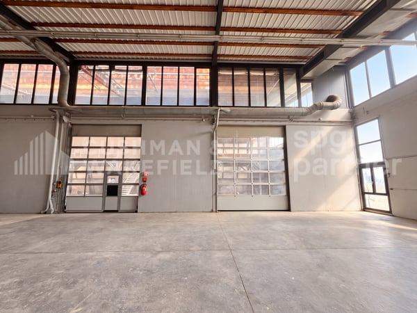 Surface industrielle de 855 m² | Disponible immédiatement 11