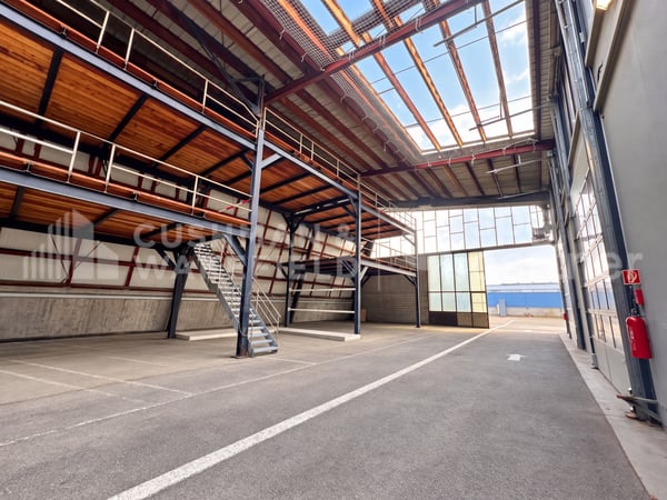Surface industrielle de 855 m² | Disponible immédiatement 3