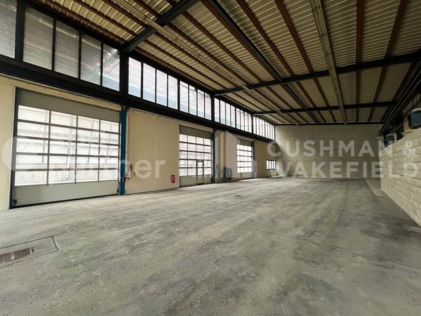 Atelier et dépôt de 1?470 m² avec cour extérieure à Petit-Lancy 11