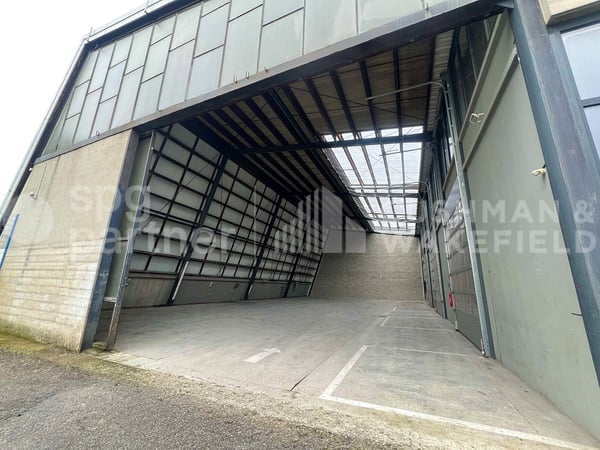 Surface artisanale et industrielle aménagée de 1?470 m² à Petit-Lancy 4