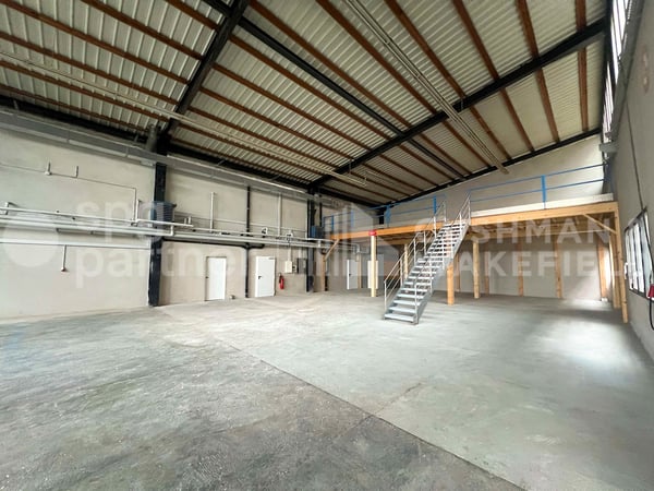 Surface artisanale et industrielle aménagée de 1?470 m² à Petit-Lancy 11