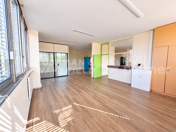 Atelier, showroom et bureaux - 940 m² | SATIGNY?ZIMEYSA 6