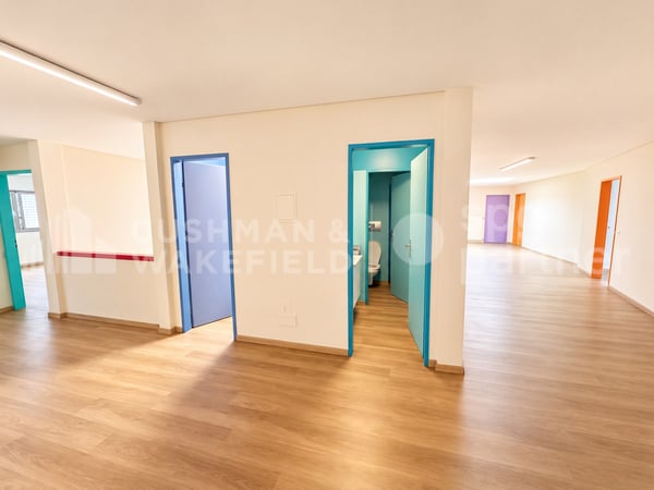 Atelier, showroom et bureaux - 940 m² | SATIGNY?ZIMEYSA 10