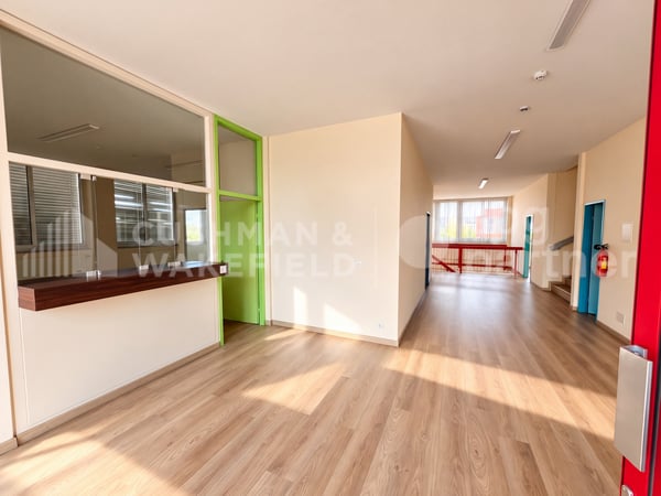 Atelier, showroom et bureaux - 940 m² | SATIGNY?ZIMEYSA 3