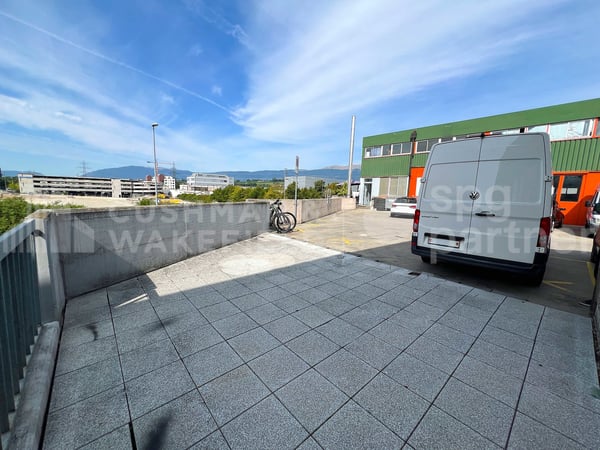 Surface mixte avec porte sectionnelle - 940 m² | SATIGNY?ZIMEYSA 4