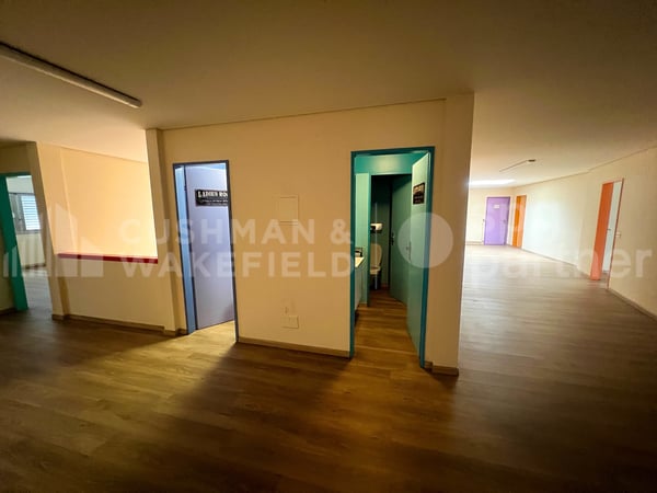 Surface mixte avec porte sectionnelle - 940 m² | SATIGNY?ZIMEYSA 13