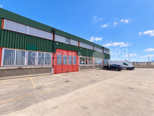 Surface mixte avec porte sectionnelle - 940 m² | SATIGNY?ZIMEYSA 11