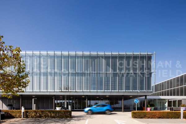A-One Business Center Bureaux Plug & Play avec vue sur le Lac 2
