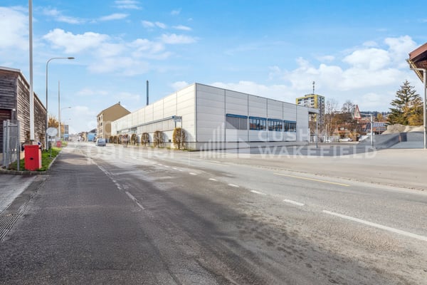 Locaux industriels avec sous-sol et équipements techniques complets - Collège 43 4