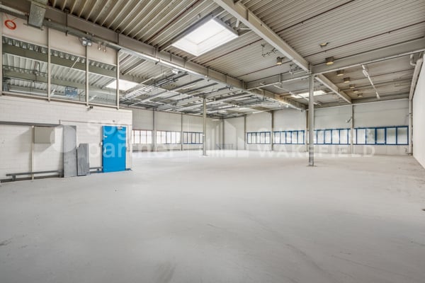 Locaux industriels avec sous-sol et équipements techniques complets - Collège 43 7