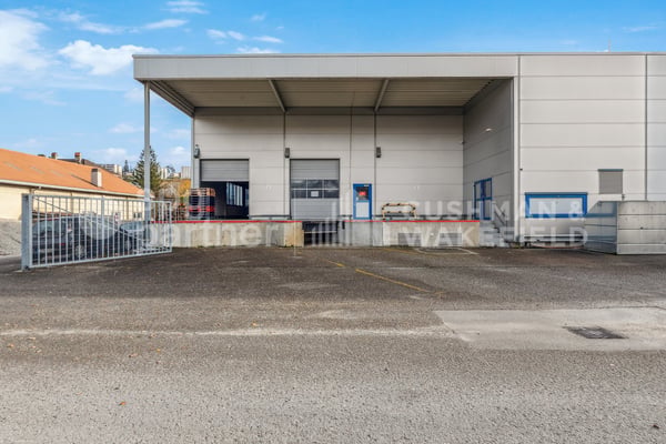 Locaux industriels avec sous-sol et équipements techniques complets - Collège 43 2