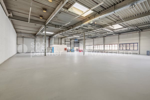 Locaux industriels avec sous-sol et équipements techniques complets - Collège 43 10