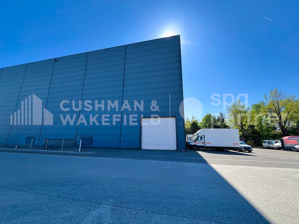 Halle industrielle grande hauteur de 1'500 m² à louer à Satigny - Moulières 6 2