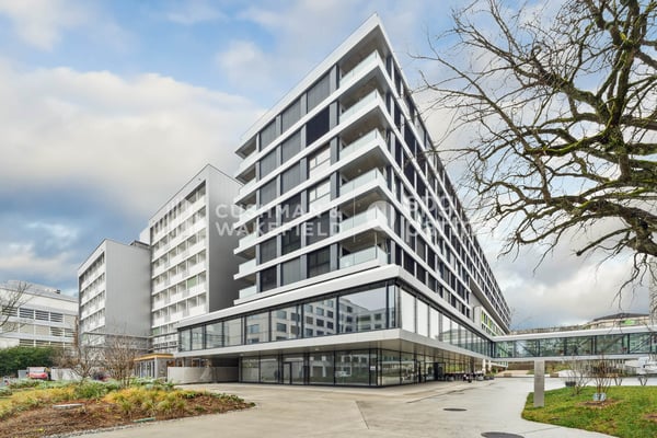 Trembley 12, 434 m² de bureaux aménagés offrant flexibilité et confort 1