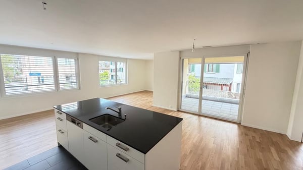 Moderne 2.5-Zimmerwohnung an direkter Seelage! 3