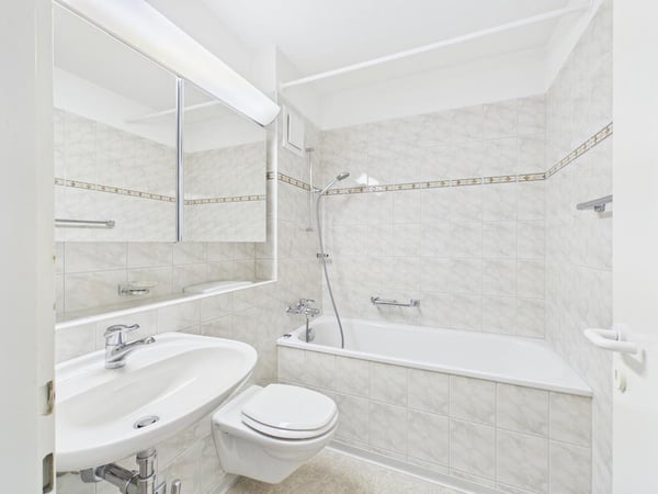 Charmante 2-Zimmer-Wohnung mit Balkon in Zürich-Witikon 2
