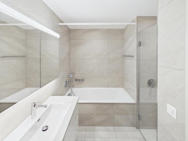 3.5-Zimmer-Wohnung mit neu saniertem Bad und Balkon in Glattpark 6