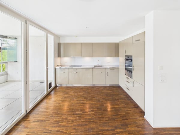 3.5-Zimmer-Wohnung mit neu saniertem Bad und Balkon in Glattpark 9