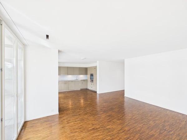 3.5-Zimmer-Wohnung mit neu saniertem Bad und Balkon in Glattpark 8