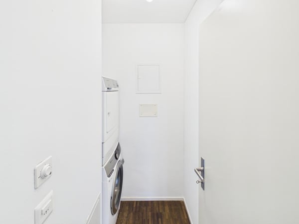 3.5-Zimmer-Wohnung mit neu saniertem Bad und Balkon in Glattpark 4
