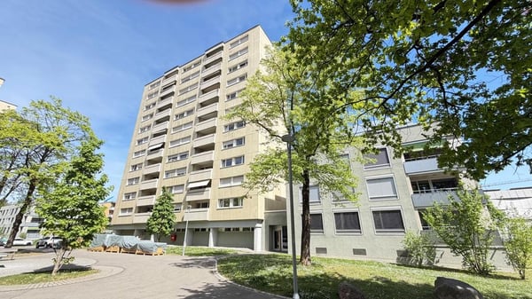 Grosszügige 4.5 Zimmerwohnung im 11. Stock 1