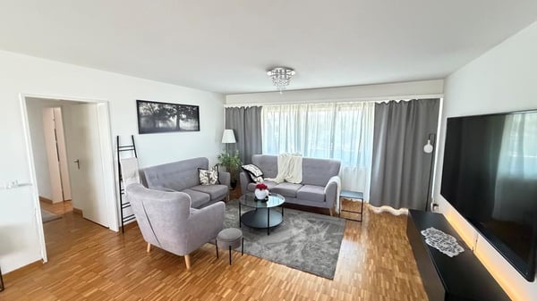 Grosszügige 4.5 Zimmerwohnung im 11. Stock 7