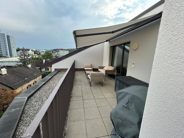 Moderne 2.5-Zimmer-Attikawohnung in Zürich Oerlikon 6