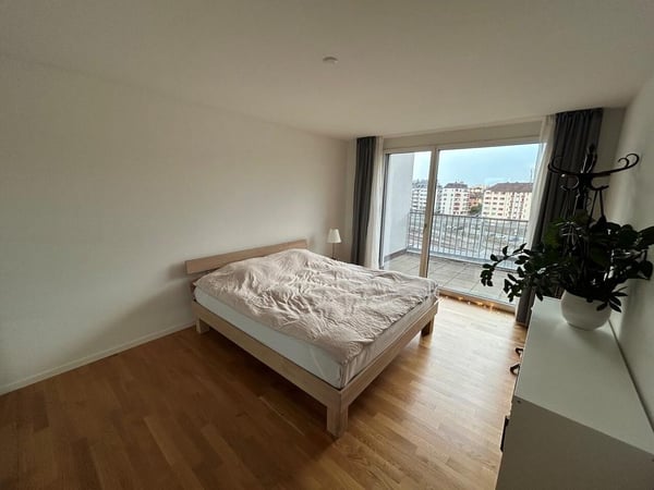 Moderne 2.5-Zimmer-Attikawohnung in Zürich Oerlikon 4