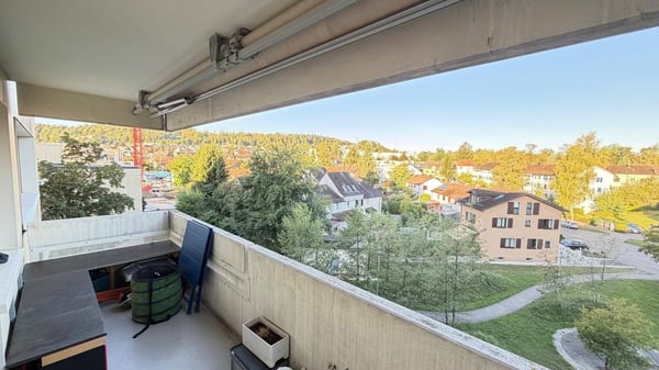 Charmante 3.5 Zimmerwohnung an der Neunbrunnenstrasse 213 in Zürich 5