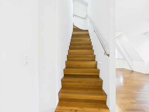 Moderne 3.5-Zimmer-Maisonettwohnung am Stampfenbachplatz 6