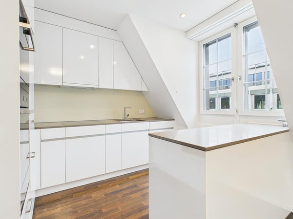 Moderne 3.5-Zimmer-Maisonettwohnung am Stampfenbachplatz 2