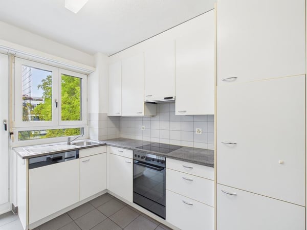 Attraktive 2 Zimmerwohnung in Seenähe in Zürich 2