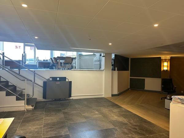 À louer : Surface commerciale/bureau polyvalente sur 2 niveaux 4