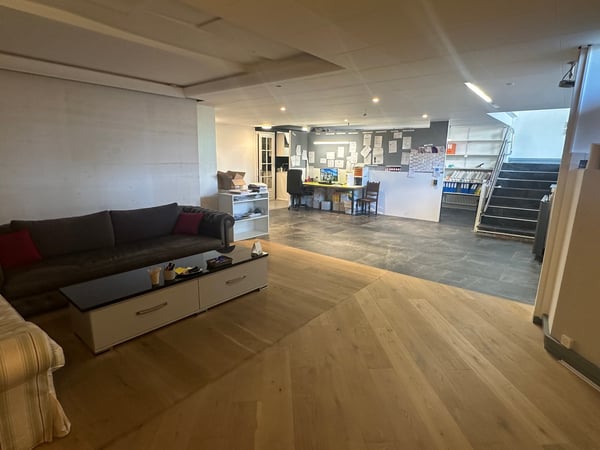 À louer : Surface commerciale/bureau polyvalente sur 2 niveaux 3