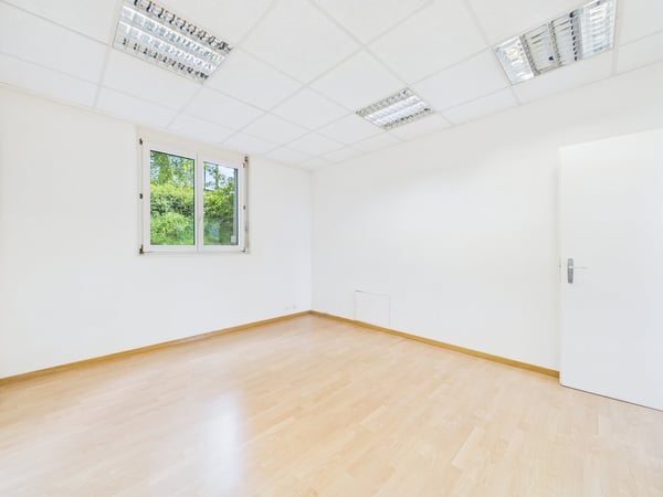 Bureau idéalement situé 4