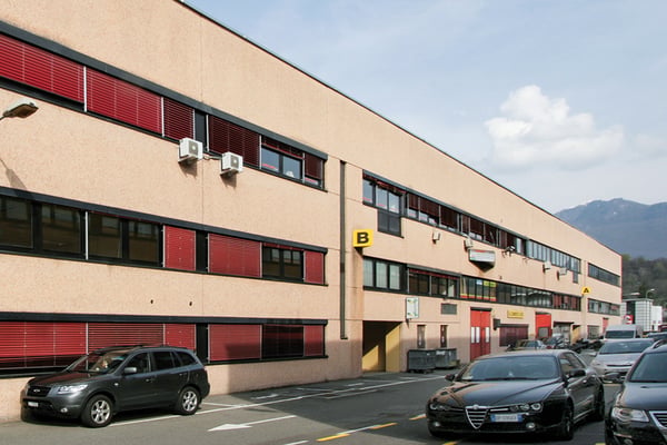 LUGANO NORD/LAMONE - AFFITTASI AMPIO E LUMINOSO UFFICIO (rif. 013) 5