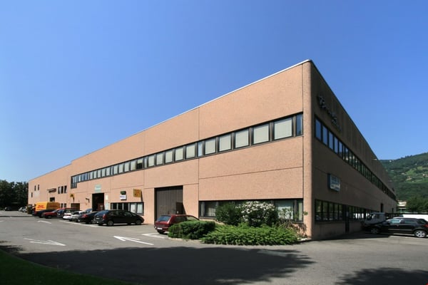 CLASSIC & SPORT CARS STORAGE BIOGGIO-AFFITTASI POSTI AUTO SORVEGLIATI 3