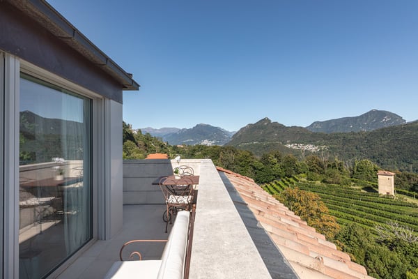 COLLINA D'ORO - ATTICO ARREDATO CON SERVIZI ALBERGHIERI, VISTA PANORAMICA (rif. 701) 17