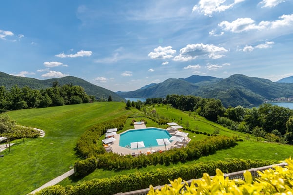 COLLINA D'ORO-AGRA - Lussuoso appartamento di 276 mq con ampia loggia e vista lago (Rif. 303) 14