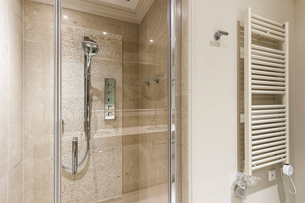 COLLINA D'ORO - AFFITTASI INCANTEVOLE APPARTAMENTO CON GIARDINO PRIVATO E VISTA LAGO (rif. 002) 10