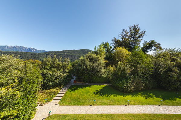 COLLINA D'ORO - LUSSUOSO DUPLEX ARREDATO CON GIARDINO, SERVIZI ALBERGHIERI INCLUSI (rif. 207) 19