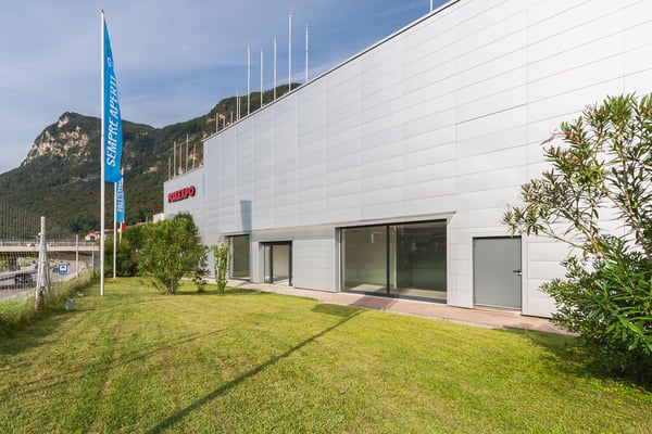 Showroom e magazzino in affitto a Mendrisio 1