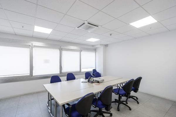 Ampi spazi uso logistico/laboratorio in affitto o vendita a Contone 10