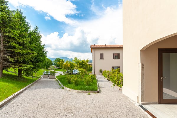 AFFITTASI LUMINOSO APPARTAMENTO DA 2.5 LOCALI IMMERSO NEL VERDE 9
