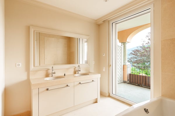 COLLINA D'ORO-AGRA - Lussuoso appartamento di 276 mq con ampia loggia e vista lago (Rif. 303) 5