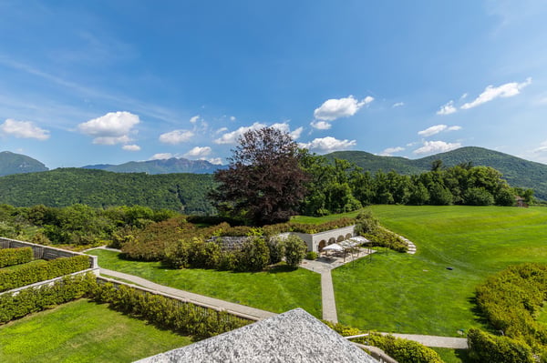 COLLINA D'ORO-AGRA - Lussuoso appartamento di 276 mq con ampia loggia e vista lago (Rif. 303) 14
