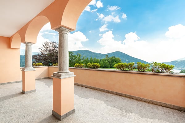 COLLINA D'ORO-AGRA - Lussuoso appartamento di 276 mq con ampia loggia e vista lago (Rif. 303) 2