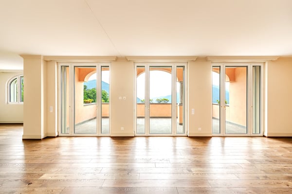 COLLINA D'ORO-AGRA - Lussuoso appartamento di 276 mq con ampia loggia e vista lago (Rif. 303) 4